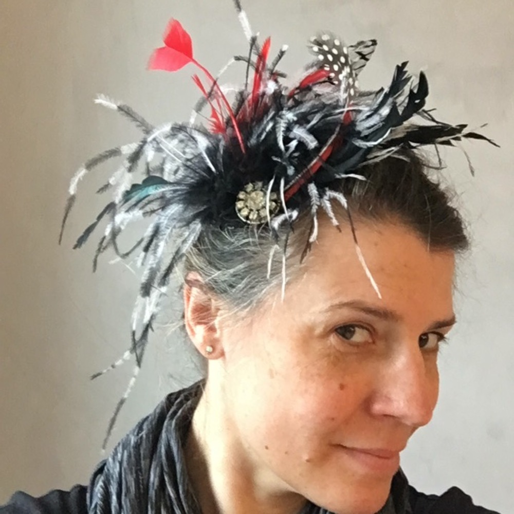 Fascinator-dramatic movement of ostrich feathers! - Picture 7 of 7